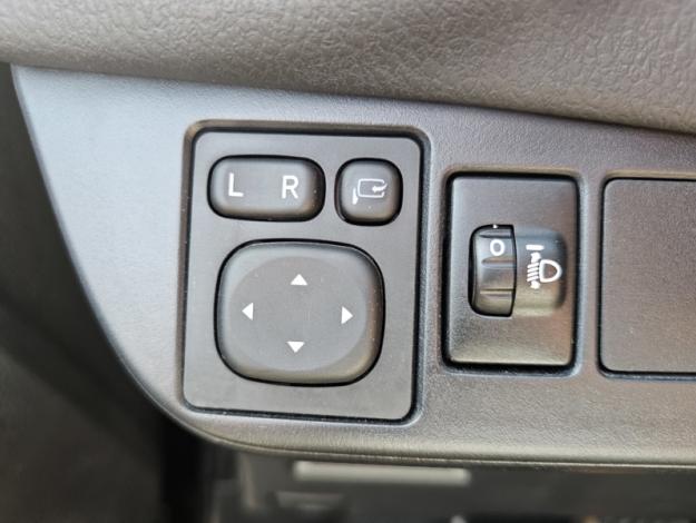 TOYOTA Yaris 110 VVT-i Design Y20 CVT  