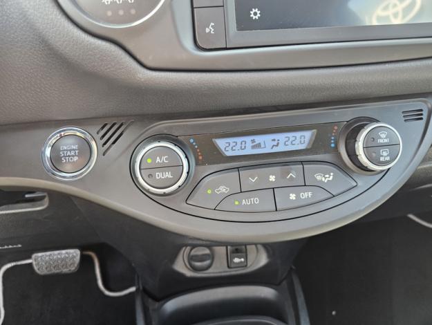 TOYOTA Yaris 110 VVT-i Design Y20 CVT  