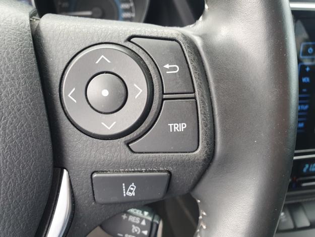 TOYOTA Auris 1.8 HYBRID 136 CVT AUTO TECHNOLINE  