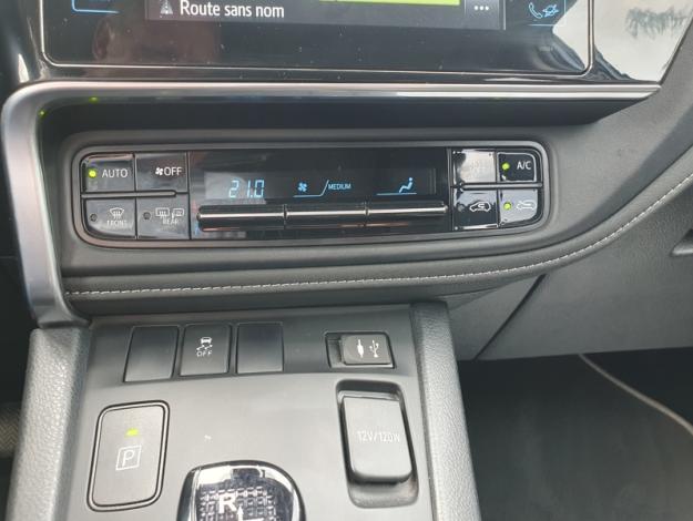 TOYOTA Auris 1.8 HYBRID 136 CVT AUTO TECHNOLINE  