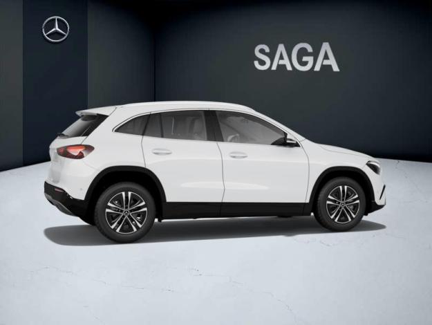 MERCEDES-BENZ GLA 180   Essential Line