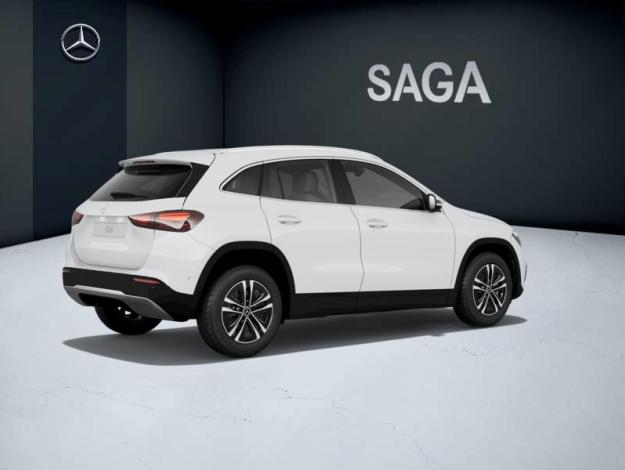 MERCEDES-BENZ GLA 180   Essential Line
