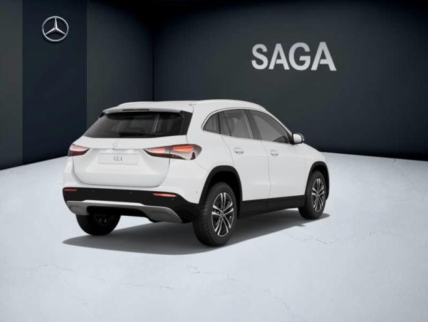 MERCEDES-BENZ GLA 180   Essential Line
