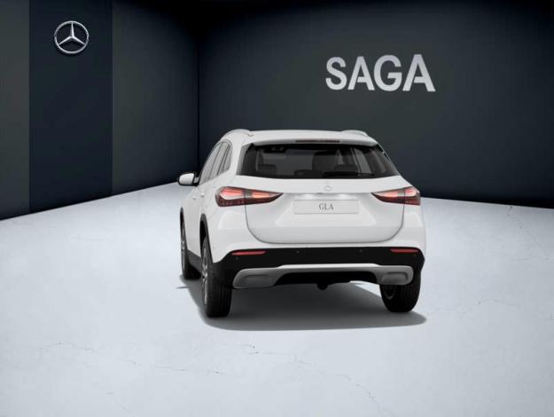 MERCEDES-BENZ GLA 180   Essential Line