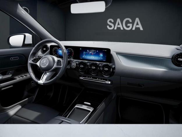 MERCEDES-BENZ GLA 180   Essential Line