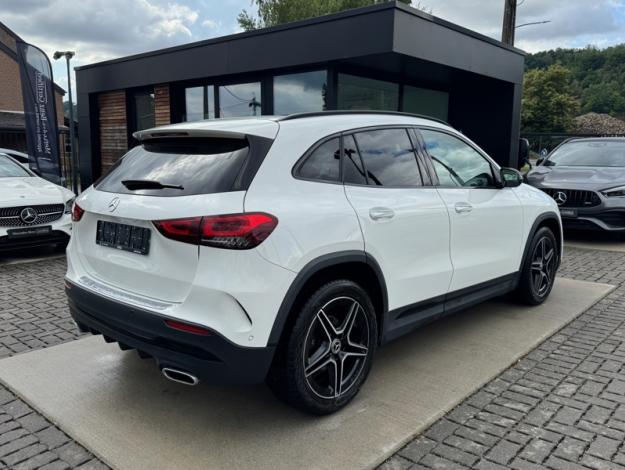 MERCEDES-BENZ GLA 180 AMG LINE  