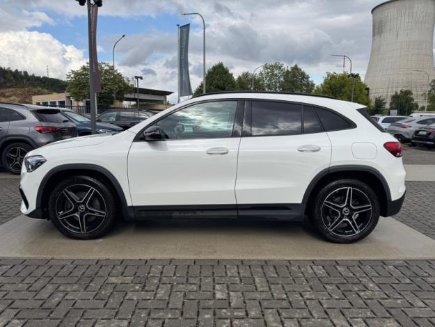MERCEDES-BENZ GLA 180 AMG LINE  