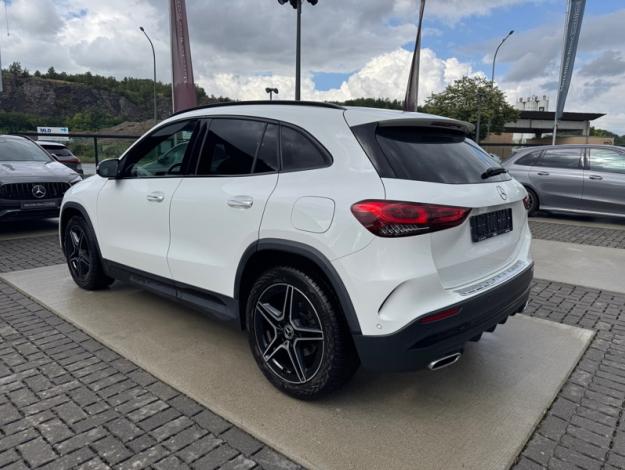 MERCEDES-BENZ GLA 180 AMG LINE  