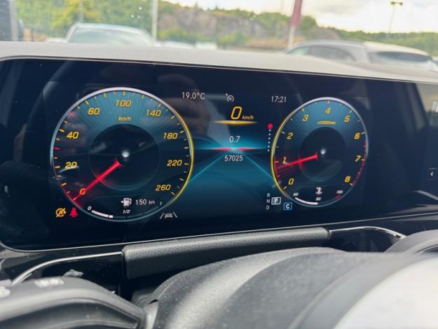 MERCEDES-BENZ GLA 180 AMG LINE  