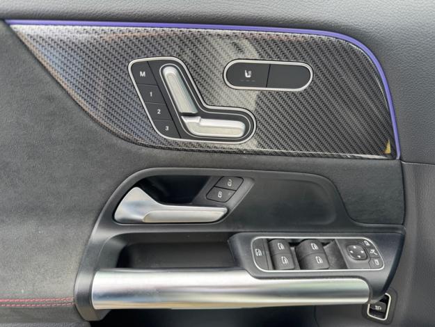 MERCEDES-BENZ GLA 180 AMG LINE  