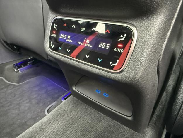 MERCEDES-BENZ GLC 300 e 4M AMG Night Pano Burmester  