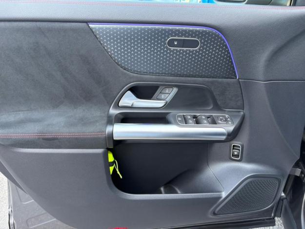 MERCEDES-BENZ EQA EQA 300 4MATIC