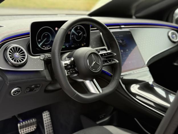 MERCEDES-BENZ EQE SUV 300 AMG AIRMATIC Toit Pano  