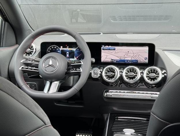 MERCEDES-BENZ GLA 200 d AMG Line  GLA 200 d AMG Line