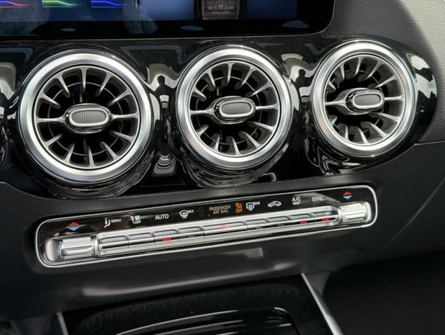 MERCEDES-BENZ GLA 200 d AMG Line  GLA 200 d AMG Line