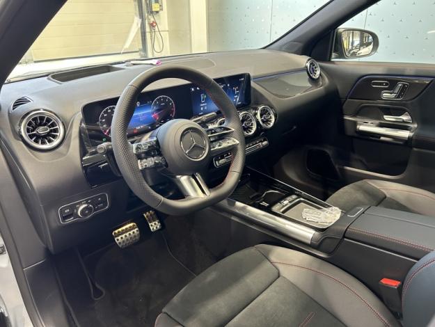 MERCEDES-BENZ GLA 180 star edition  