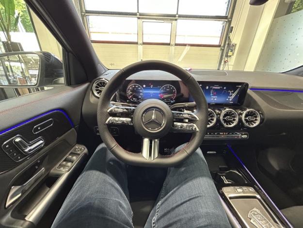 MERCEDES-BENZ GLA 180 star edition  