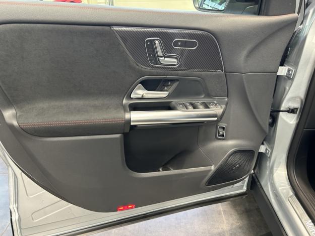 MERCEDES-BENZ GLA 180 star edition  