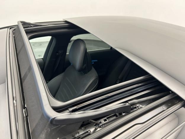 MERCEDES-BENZ C 300 de Berline AMG Line Toit Ouvrant  