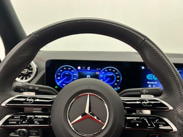 MERCEDES-BENZ EQA 250 + AMG Line Toit Panoramique  