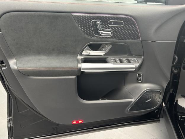 MERCEDES-BENZ EQA 300 4MATIC AMG Line   EQA 300 4MATIC
