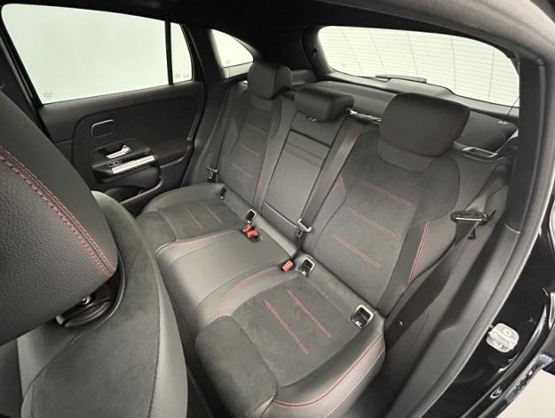 MERCEDES-BENZ EQA 300 4MATIC AMG Line   EQA 300 4MATIC