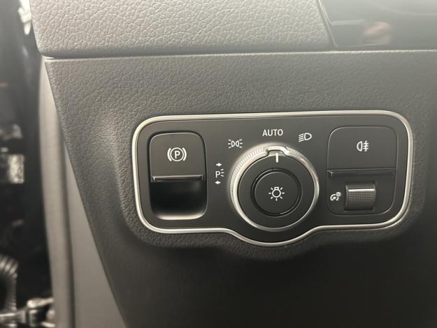 MERCEDES-BENZ EQA 300 4MATIC AMG Line   EQA 300 4MATIC