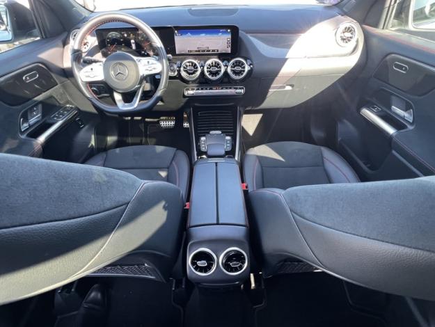 MERCEDES-BENZ GLA 200 AMG Line  
