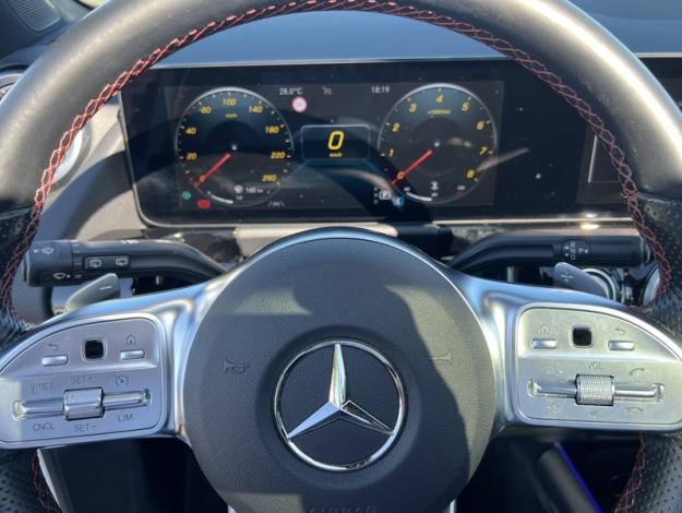 MERCEDES-BENZ GLA 200 AMG Line  
