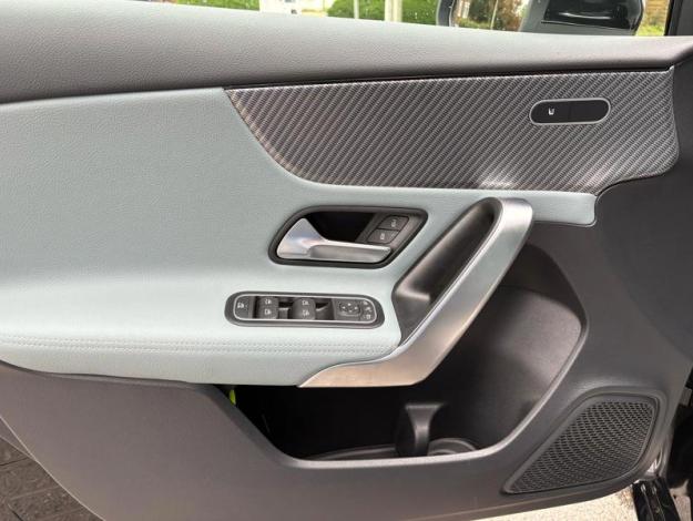 MERCEDES-BENZ A 180 d New Modèle Luxury Line  