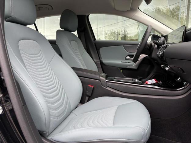 MERCEDES-BENZ A 180 d New Modèle Luxury Line  