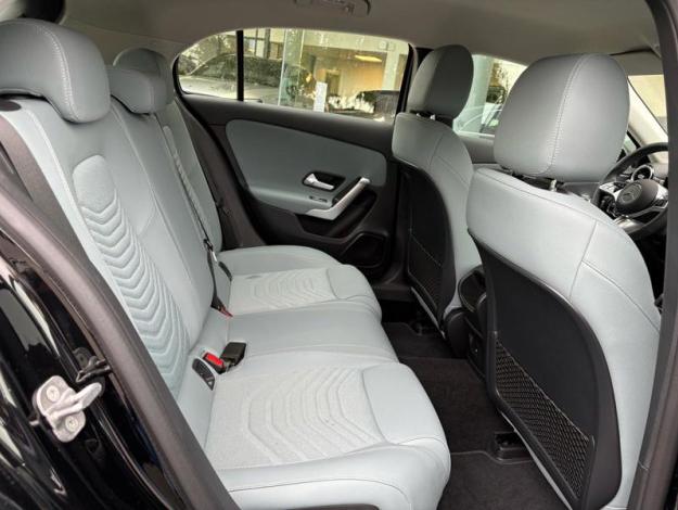 MERCEDES-BENZ A 180 d New Modèle Luxury Line  