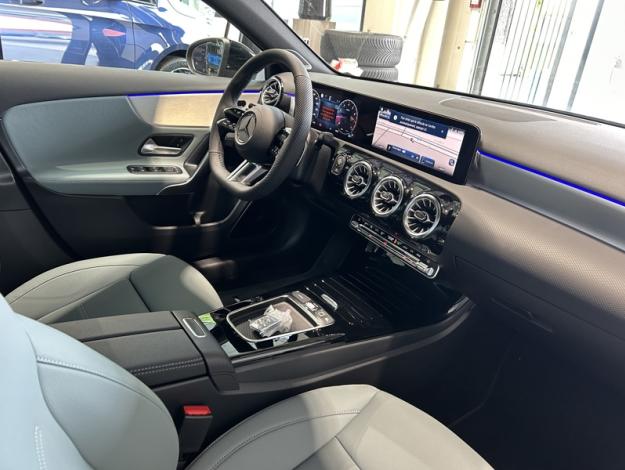 MERCEDES-BENZ A 200   AMG Line