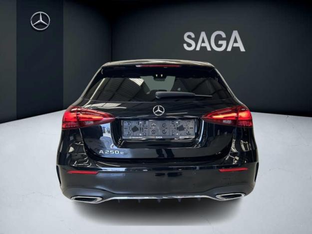 MERCEDES-BENZ A 250 e AMG Line  
