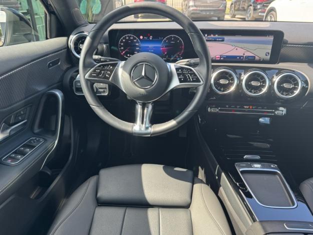 MERCEDES-BENZ A 180 d Business Line  