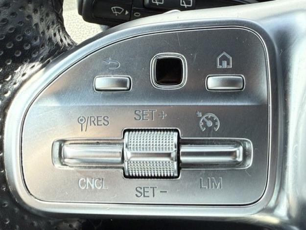 MERCEDES-BENZ GLA 200 AMG Line  