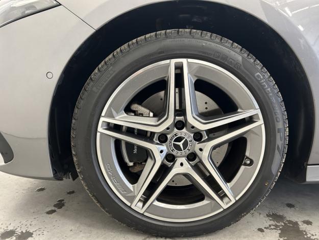 MERCEDES-BENZ A 250 AMG line  