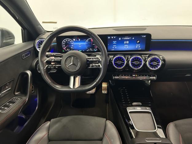MERCEDES-BENZ A 250 AMG line  