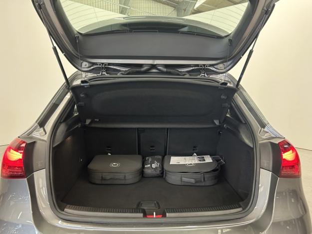 MERCEDES-BENZ A 250 AMG line  