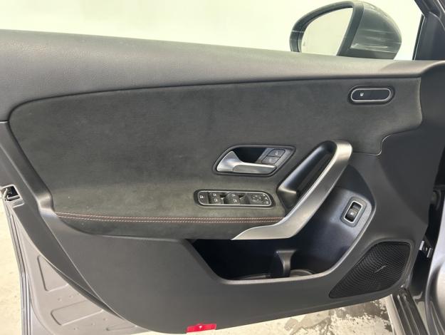 MERCEDES-BENZ A 250 AMG line  