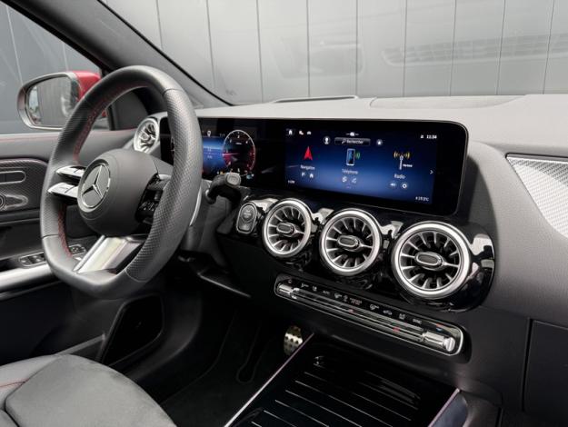 MERCEDES-BENZ GLA 200 d AMG Line  