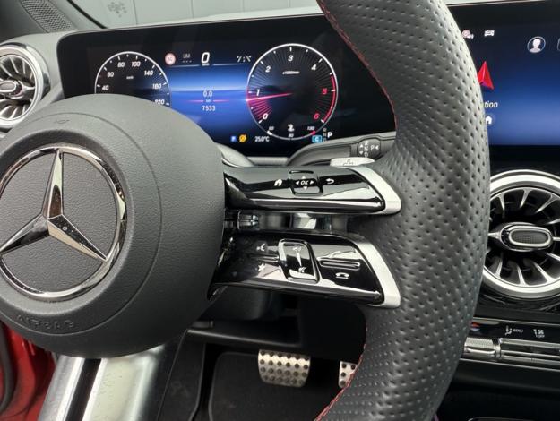 MERCEDES-BENZ GLA 200 d AMG Line  