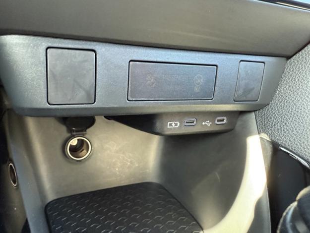 TOYOTA Yaris Hybride Hybride 116h Design  MC24