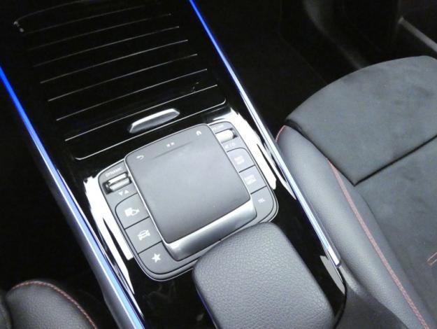 MERCEDES-BENZ GLB 200 d AMG Line  
