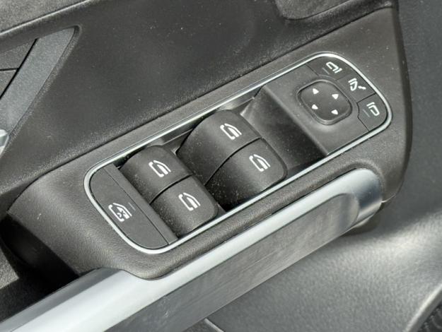 MERCEDES-BENZ GLB 200 d AMG Line  