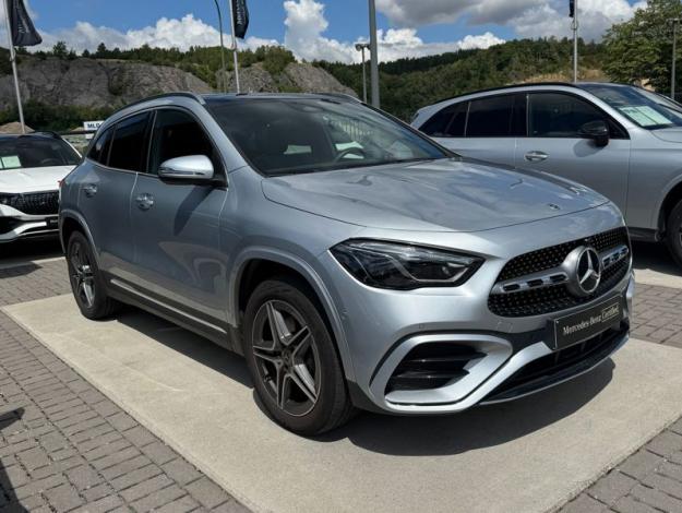 MERCEDES-BENZ GLA 250 e AMG Line  