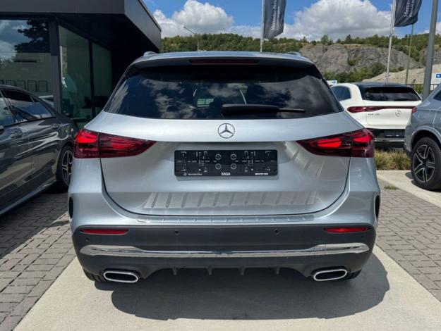 MERCEDES-BENZ GLA 250 e AMG Line  