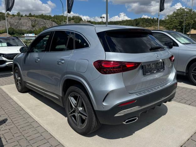 MERCEDES-BENZ GLA 250 e AMG Line  