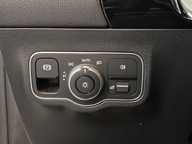 MERCEDES-BENZ GLA 200 Progressive Line  