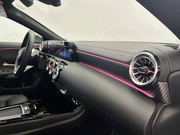 MERCEDES-BENZ CLA 180 d Coupé Luxury Line 18p.  